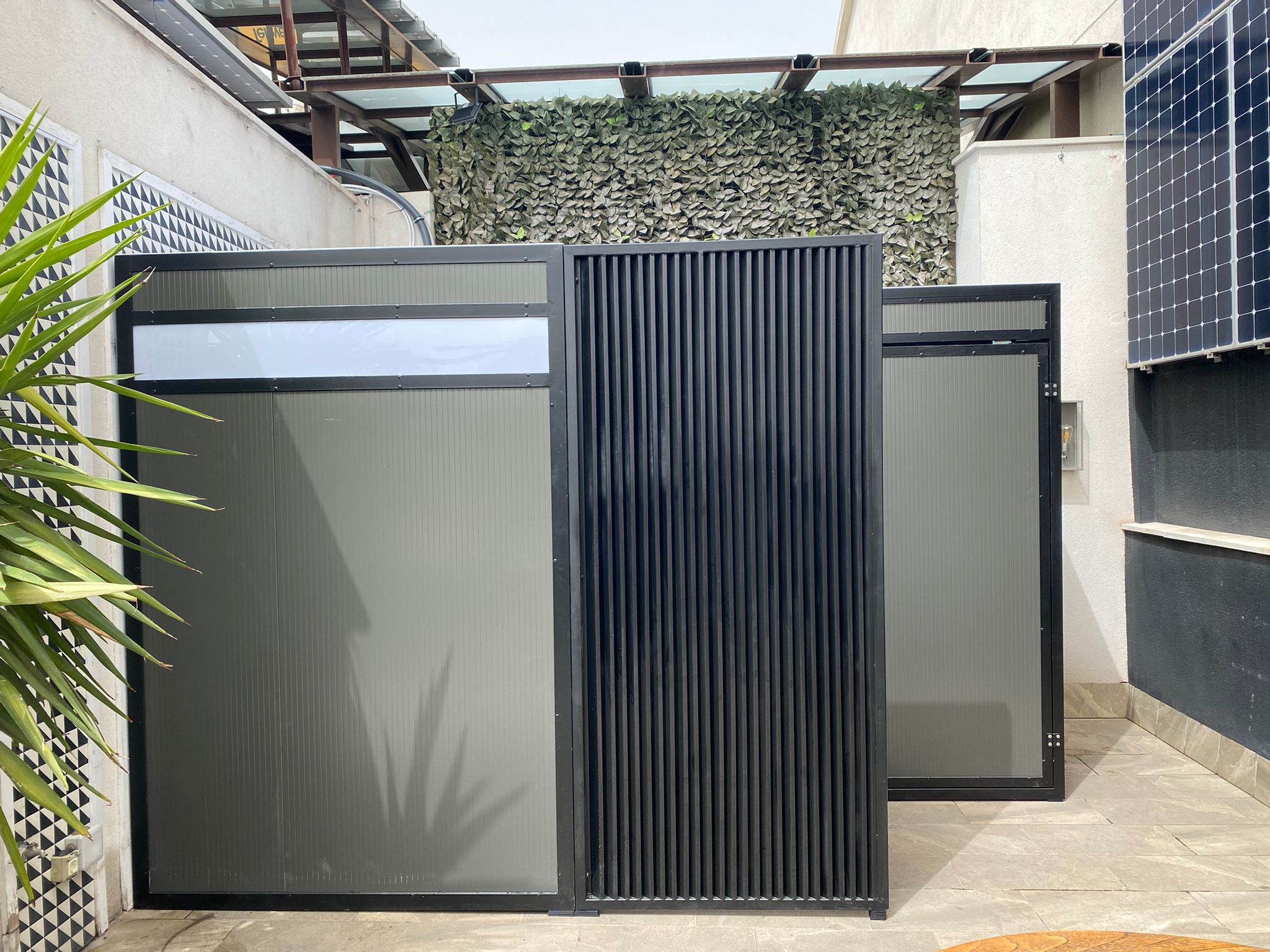 Sanitaire installatie op dakterras met stalen structuur